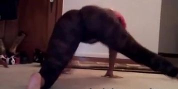 Slim chick shaking it