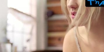 Hannah Vanderheide Sexy Scene  In A Flicker Of My Mom