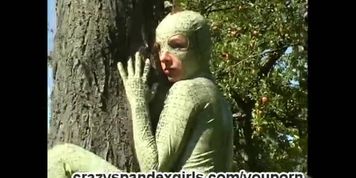 Outdoor spandex snake (clip)