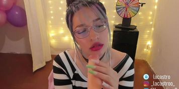 Sexy Latina gives a erotic BJ