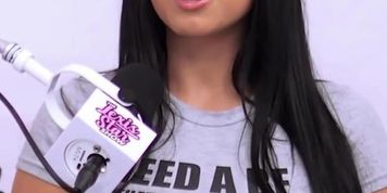 Celebrity Encounters: Casual Outings and Interviews (Violet Myers)
