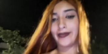 Fingering girlfriend&acute;s pussy in public