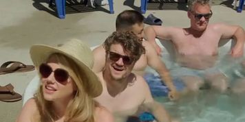 Alexandra Daddario sexy - Kate Upton sexy - The Layover 2017