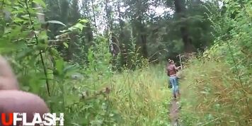 outdoor Dickflash girl in Park