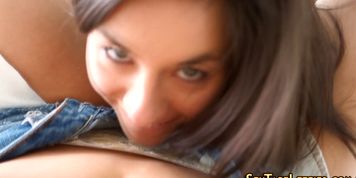 Teen les licks cunt pov
