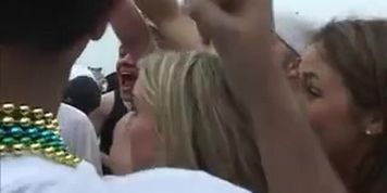 Coeds masturbation for the crowd at spring break