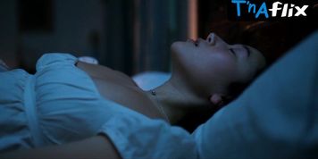 Yerin Ha Sexy Scene  in Bridgerton