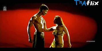 Nayanthara Butt,  Breasts Scene  in Sathyam