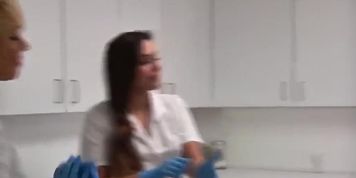 2 Nurses HJ