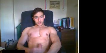 Hot Jersey Bodybuilder Stud Jerks on Cam for you
