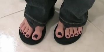 LLove this feet. Anyone have more videos of her?