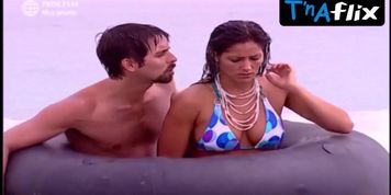 Pierina Carcelen Bikini Scene  in Al Fondo Hay Sitio