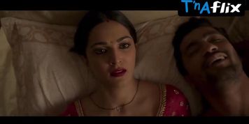 Bhumi Pednekar Butt Scene  in Lust Stories (Kiara Advani)