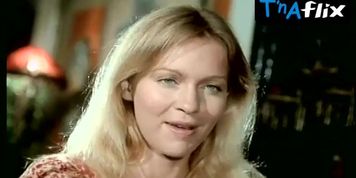 Jenny Arasse Breasts,  Butt Scene  in L' Ombre D'Une Chance