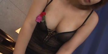 Sensuous milf Rio Kurusu giving blowjob to an Asian guy