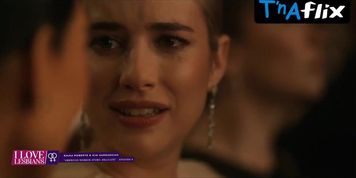 Emma Roberts Lesbian Scene  in American Horror Stories