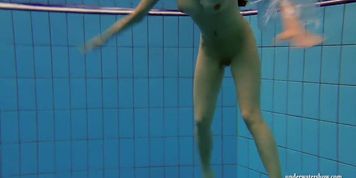 Kristy hot babe with big tits in the swimming pool