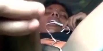 Horny village wife dildoing pussy with Chappathi kattai.. (Sexi Girl)