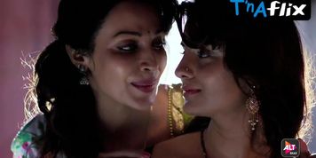 Manvi Chugh Sexy Scene  in Gandi Baat