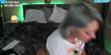 Bimbo princess twerking that fat ass and stripping (No shame, camwhore)