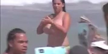 Tetazas en la playa 2(beach)