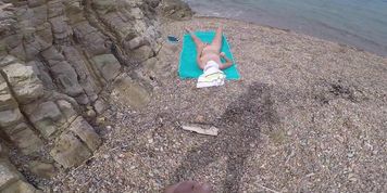 A la plage il se branle sur moi et m'&iuml;&iquest;&frac12;jacule sur les seins je me fini toute seule avec mes doigts