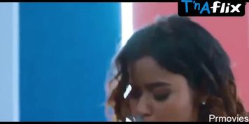Suhana Khan Butt,  Breasts Scene  in Love Guru