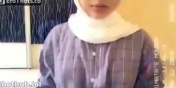 Girl with hijab flashing her boobs