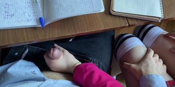 At COLLEGE Handjob to a CLASSMATE Under the Table during the physics class (lecture)