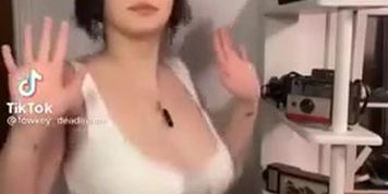low-keydeadinside claping his ass