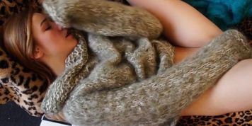 Anouk - Sweater Masturbation Mohairsluts