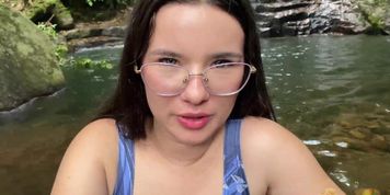 A Date in a Magical and Distant Place with an Adventurer Ends in Sex Outdoors.