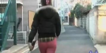 Casual oriental bimbo getting really stunned when she meets some sharking fella