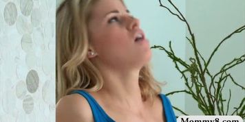 Teen Jessa Rhodes and stepmom Jennifer Best threeway session