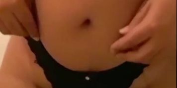 Olha o tamanho dessa bunda . Novinha funkeira safada mada video dan&ccedil;ando funk pro amigo da escola