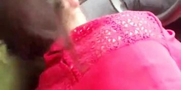 Une Beurette me suce a fond et se fait defonce dans la voiture 