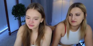 Sav_Anna eats, shows off sexy stomach, and shakes ass - 3 of 4
