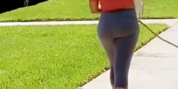 YOGAPANTS dog walking BOOTY CANDID booty