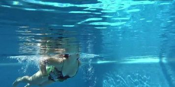 Diana Rius with hot bouncing boobs in the pool
