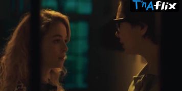 Victoria Guerra Lesbian Scene  in A Generala