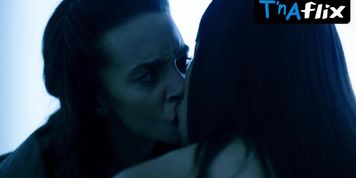 Mayko Nguyen Lesbian Scene  in Killjoys
