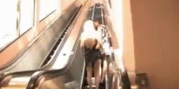 Two hot girls are going nude in public