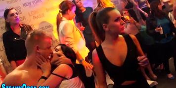 Real teen amateurs tug