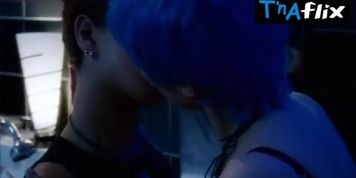 Aglaia Szyszkowitz Lesbian Scene  in Alles Wird Gut