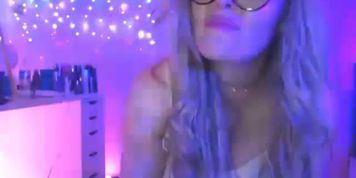 Gorgeous blonde sexy boobs and ass tease camshow