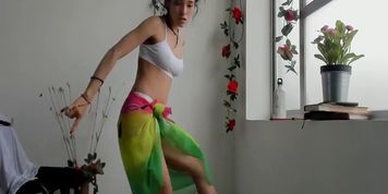 20 years old M a k a y l a dancing. can't get any hotter