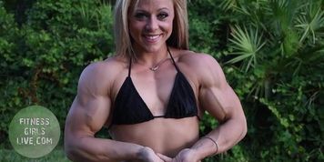 Female bodybuilder Danielle Reardon flexing her huge muscles