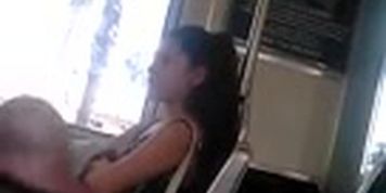 tatuado se saca el pito en bus