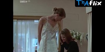 Giulia Siegel Underwear Scene  in Rivalinnen Der Liebe