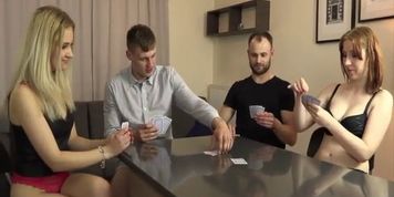 rozbierany poker (Airi Momose)